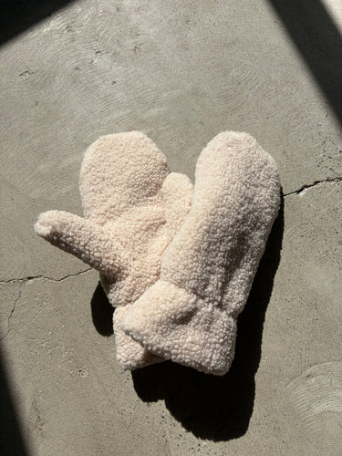 C'est Moi Teddy Mittens
